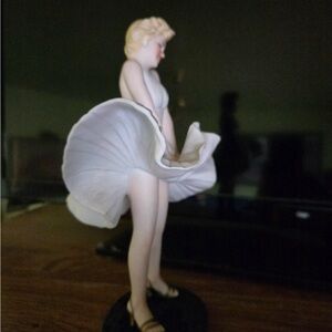 Marilyn Monroe Figurine The Seven Year Itch by Royal Orleans Japan 1982